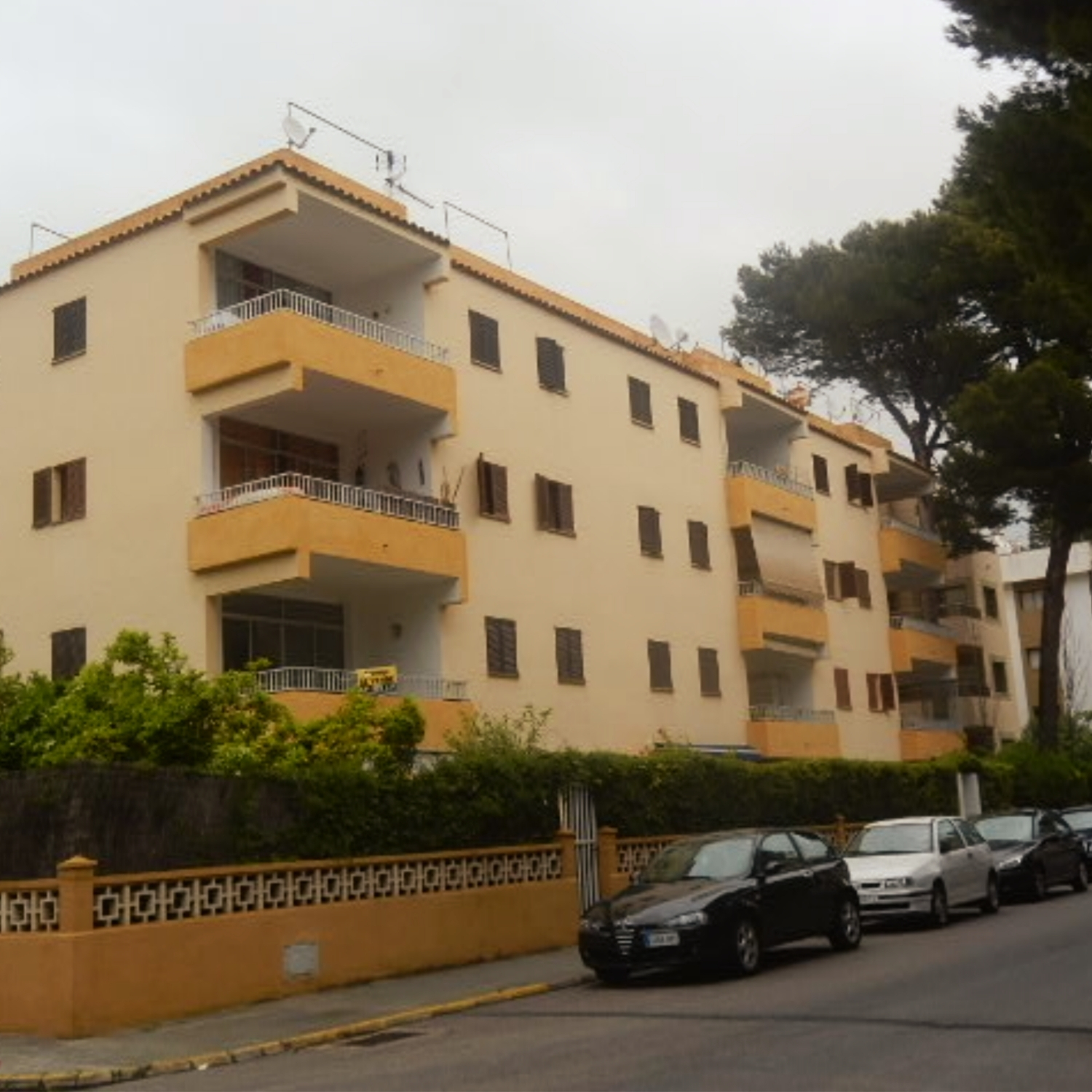 NPL-Paket: Grundstück Capdepera + Wohnung Cala Ratjada